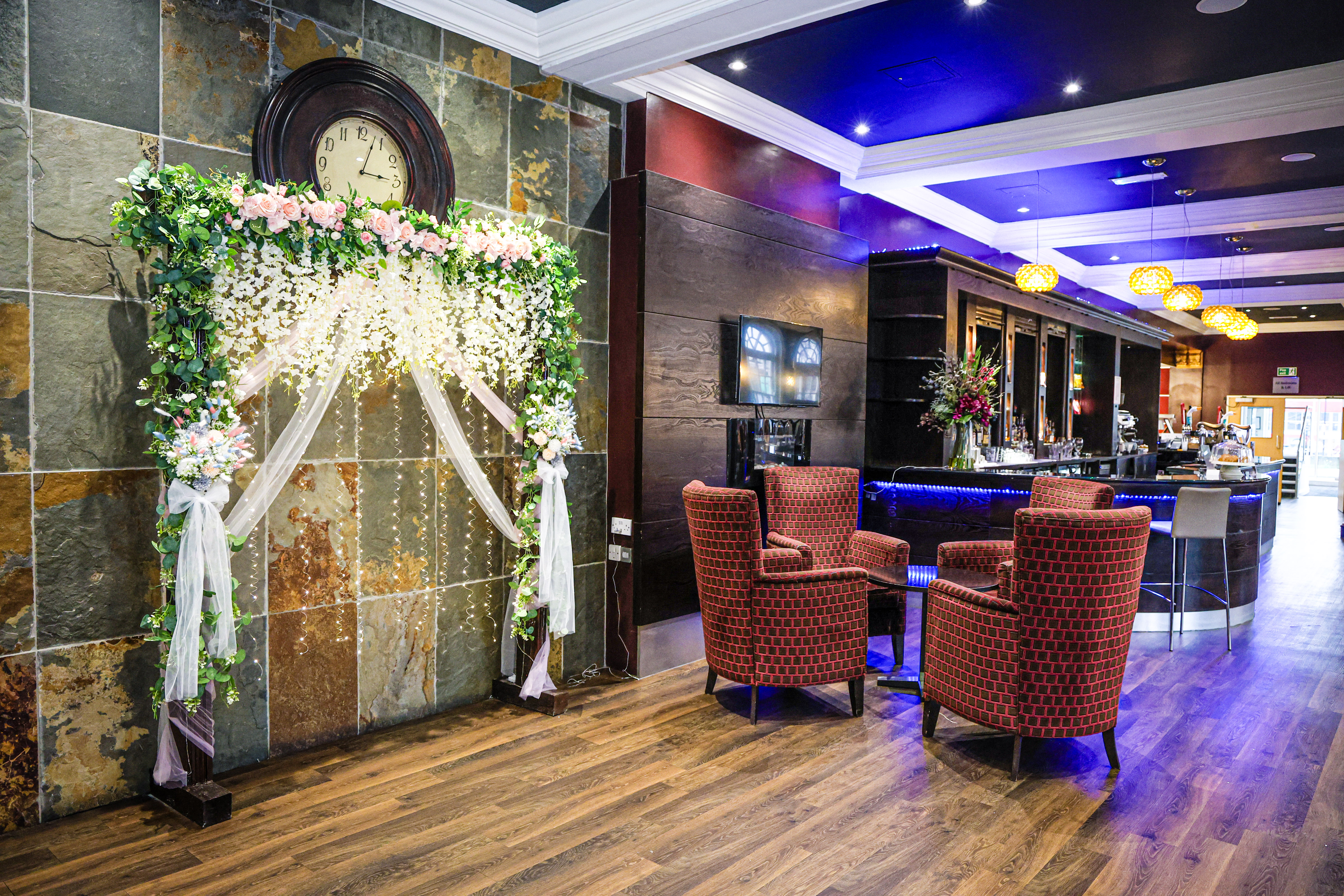 Lounge & Bar